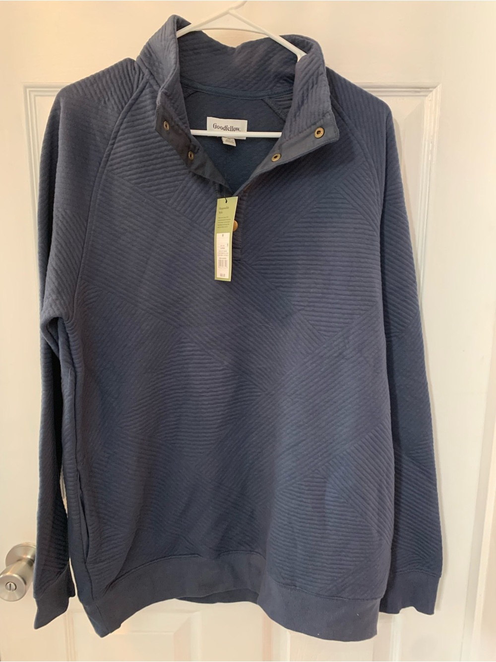 Goodfellow & Co NWT’s size medium pullover with pockets